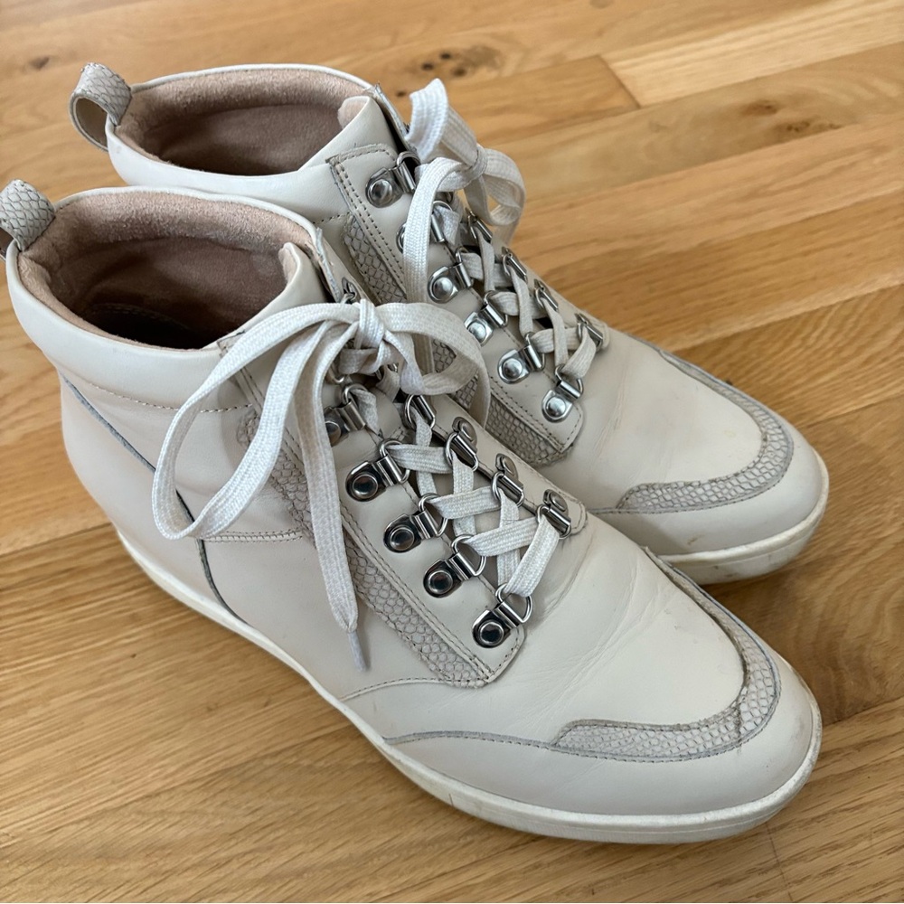 Vionic Jordy Boots